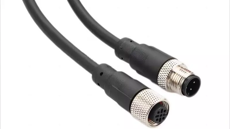 Codo de 90 ° vs. Conectores M12 rectos: ¿Cómo elegir?
